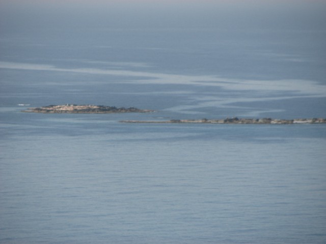 Rosh hanikra islands.jpg