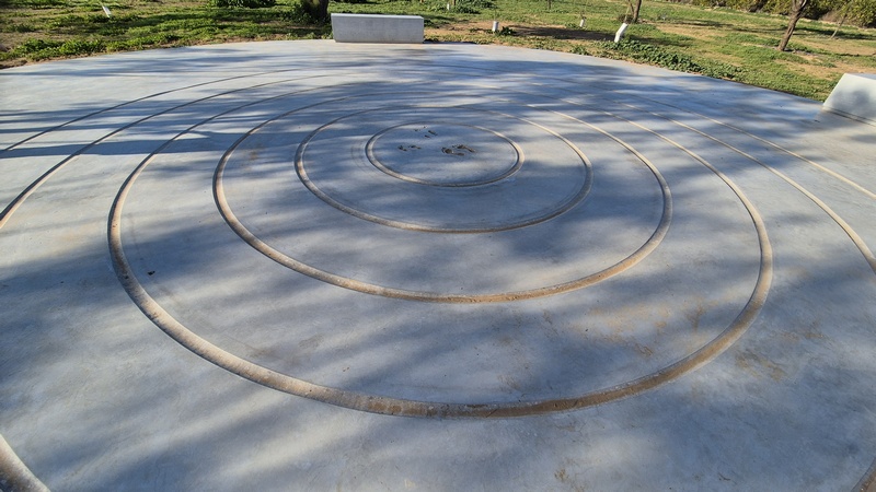 קובץ:Bibas tracks.jpg