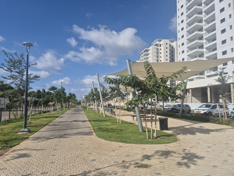 קובץ:Nahariya rail promenade2.jpg