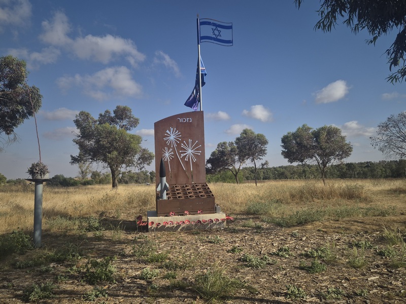קובץ:Three dome.jpg