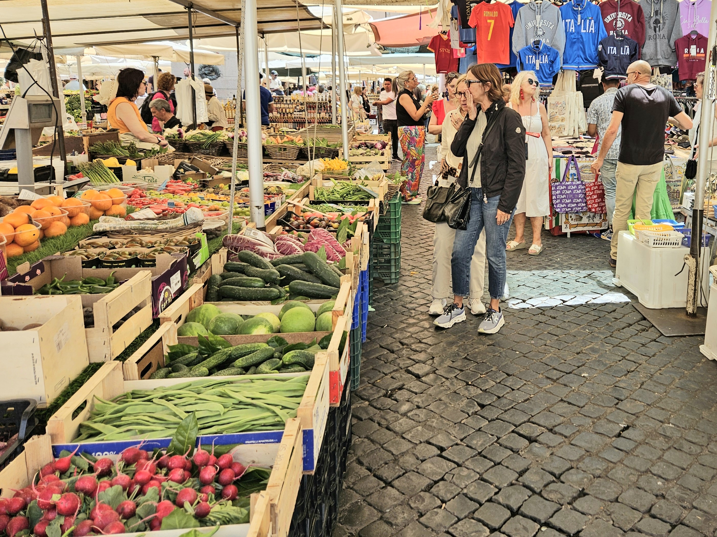 שוק הפרחים ברומא.jpg