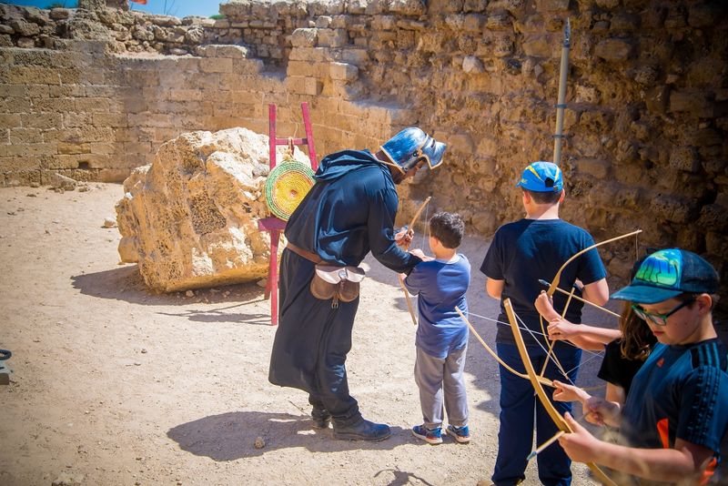 קובץ:חץ וקשת באפולוניה - מנו גרינשפן.jpg