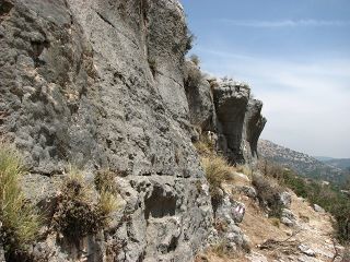 Hanita trail cliff.jpg