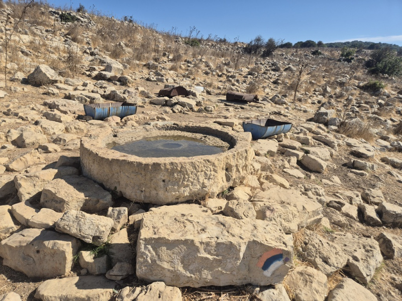 קובץ:Rom well.jpg