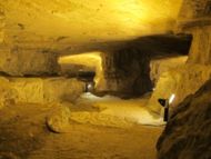 Zidkiyahu cave1.jpg